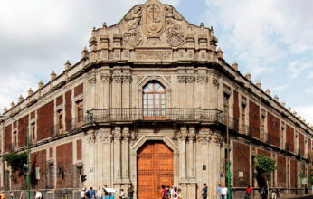 EL PALACIO DE LA ESCUELA DE MEDICINA
